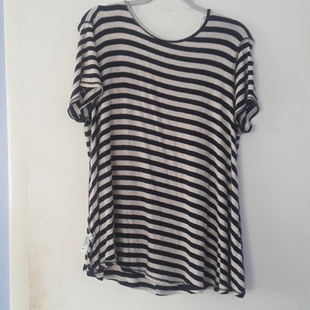 White and blue striped flowy top